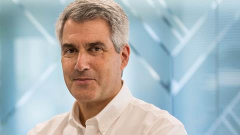 CEO Hochschild Resigns from Discover